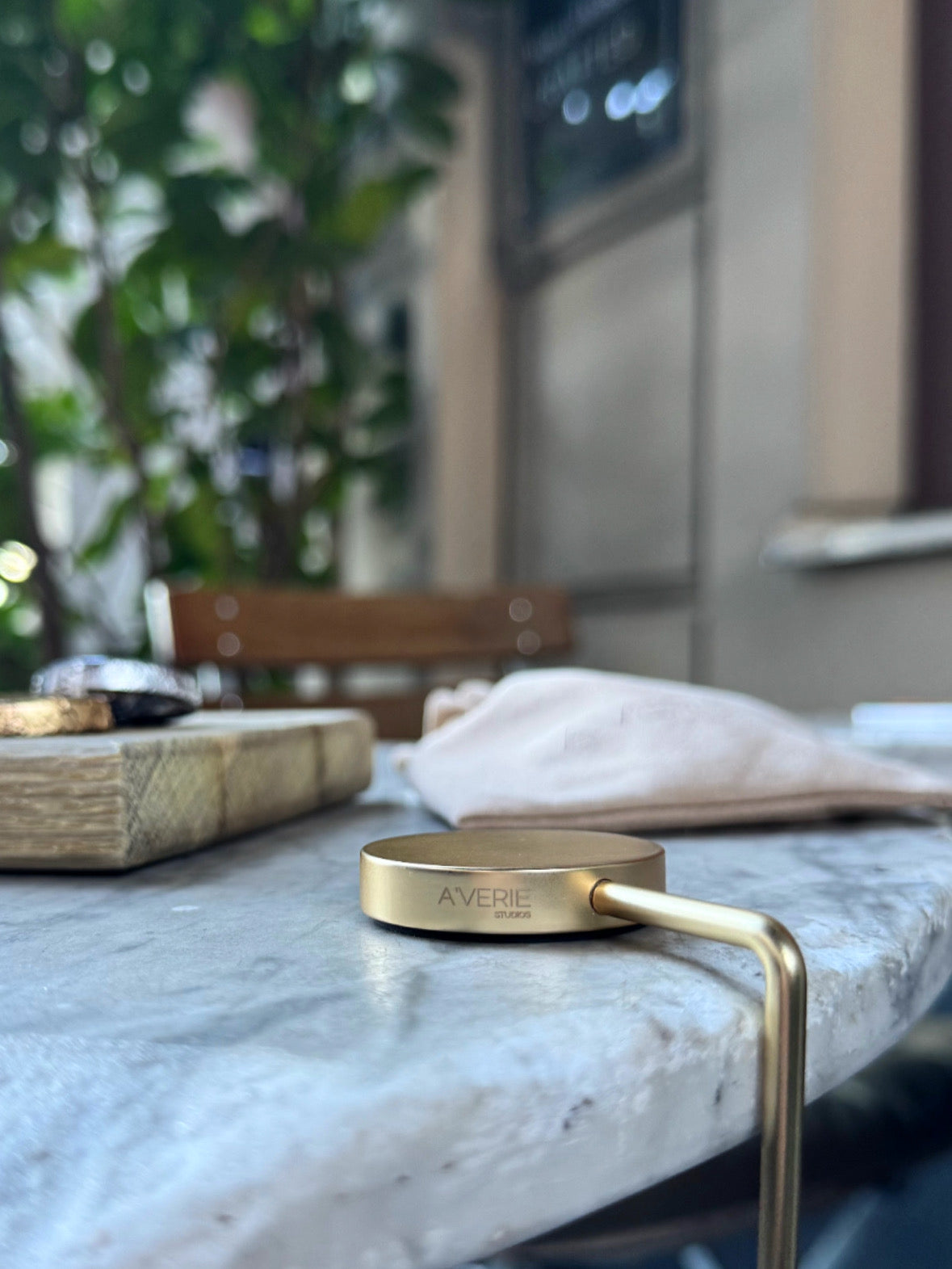 A'VERIE Bag Hook - Matte Gold Edge