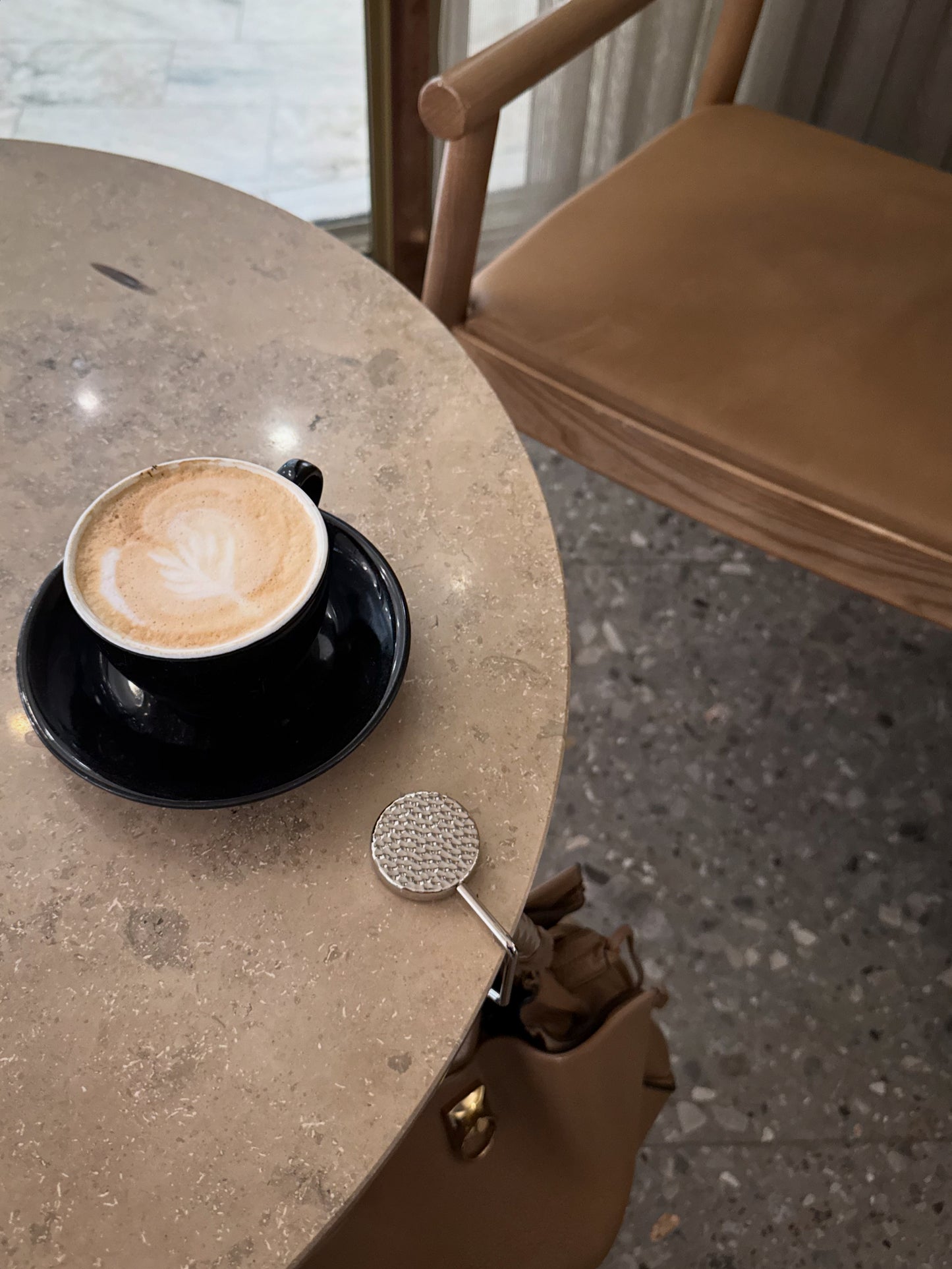 A'VERIE Bag Hook - Hammered Silver