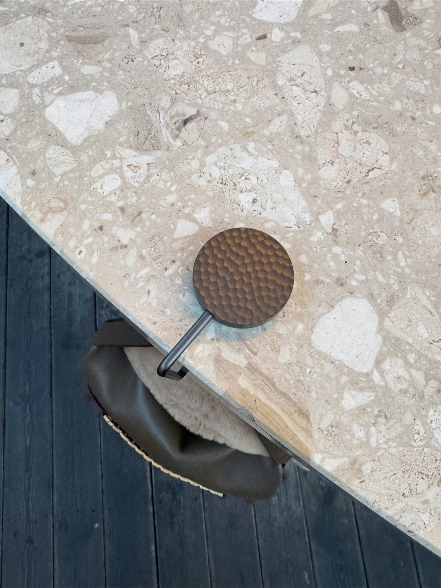 A'VERIE Bag Hook - Hammered Graphite