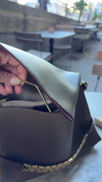 A'VERIE Bag Hook - Matte Gold Edge