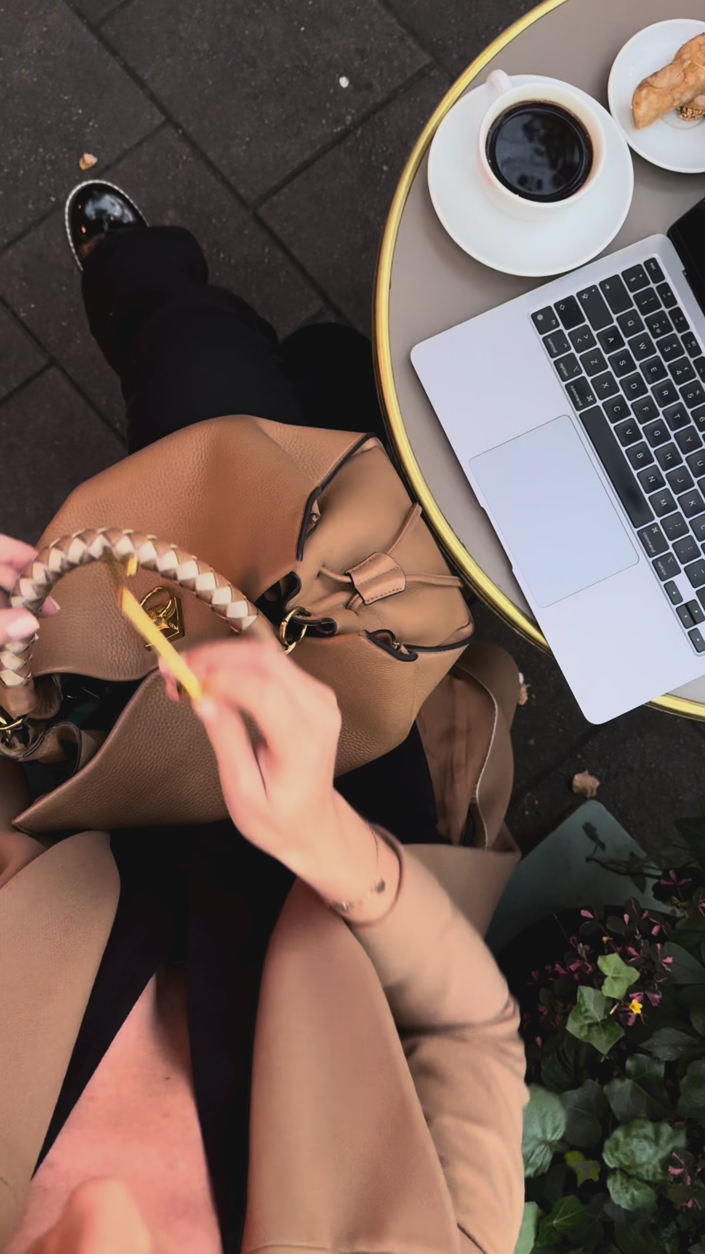 Compact handbag hook that keeps your bag clean and within reach.